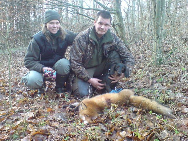 Kaj H. Petersen med sin 1 r gamle hund og dens rv nr. 3 i 2008